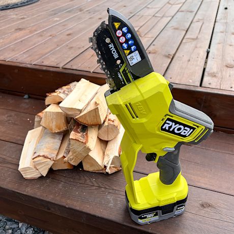 Testissä Ryobin oksasaha RY18PSX10A-0 18V ONE+ runko