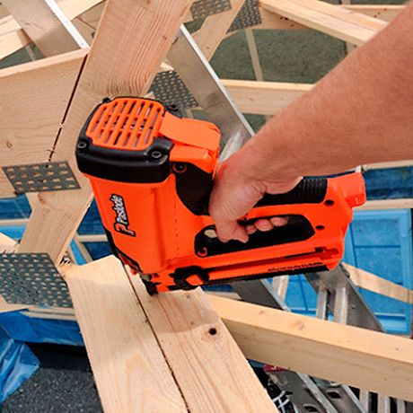 Testissä impulssirunkonaulain Paslode IM350+