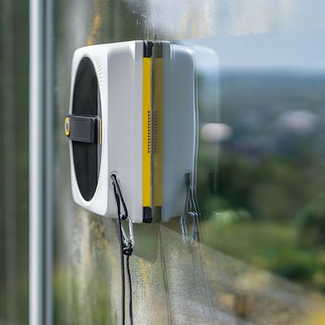 Ikkunassa uutuustuote: ikkunanpesurobotti Kärcher RCW 4.