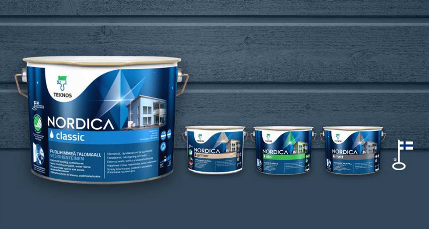 Neljä sinivalkoista Teknos Nordica -talomaalipurkkia sinistä lautaseinää vasten.