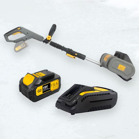 FXA XCLICK -akkulumilapio lumisella taustalla. Etualalla myös 18 V G2 -akku ja laturi. Lumilapiossa harmaa-musta runko ja keltaisia yksityiskohtia.