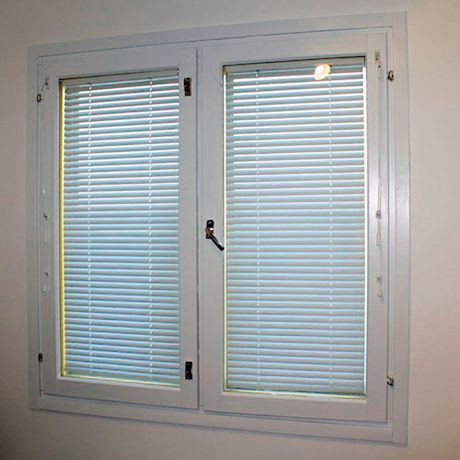 uusi maalattu ikkuna