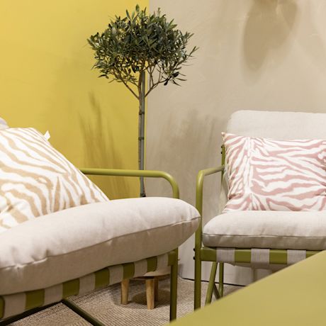 K-Raudan terassikalusteita Kevätmessujen Trendikoti-osastolla.