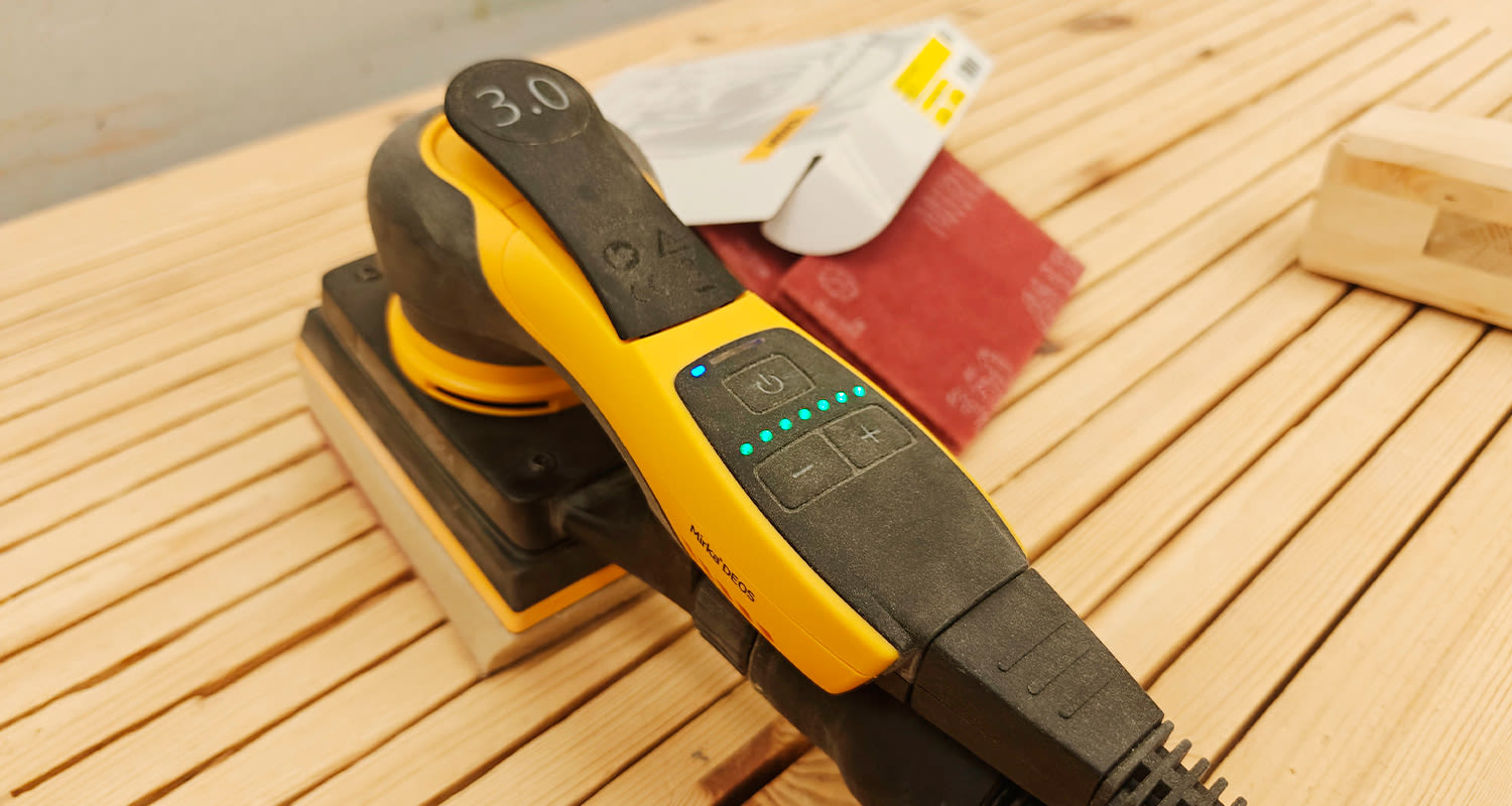 ammattilaisen-testissa-mirkan-hiomajarjestelma-mirka-krauta-ak-kaytossa-tasohiomakone-mirka-deos-353