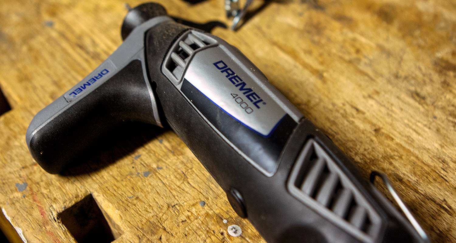Dremel monitoimityökalu 4000 6/128 pöydällä