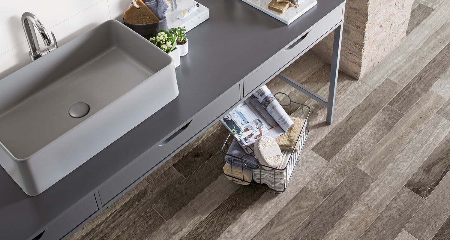 Puulattialta näyttävä laattalattia Cello Treverkfusion harmaa