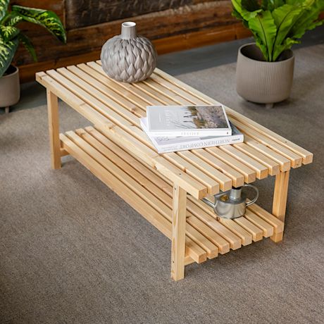 DIY: Sohvapöytä. Kuvassa diy-sohvapöytä valmiina olohuoneessa.