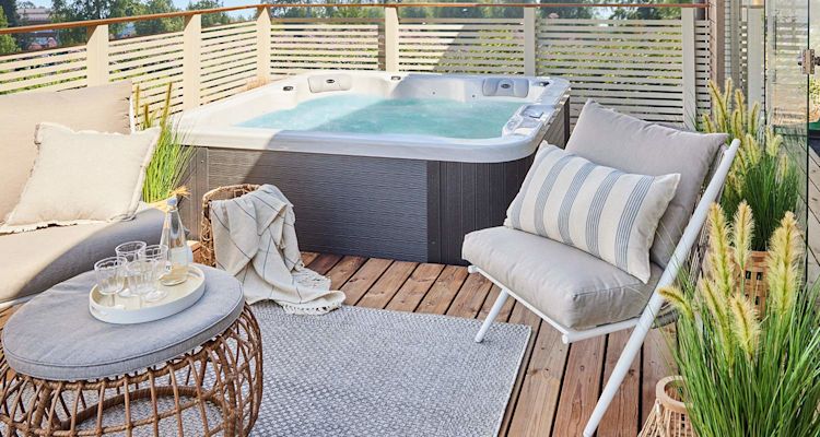 Terassiin upotettu ulkoporeallas