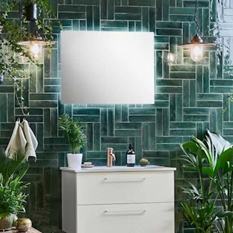 Pystyyn ladottu pitkulainen punainen mattapintainen laatta K-Raudan valikoimista