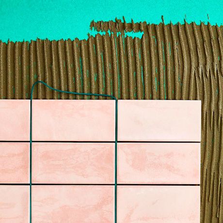 Keittiön välitilan laatoitus käynnissä