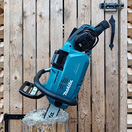 Metsurilla testissä Makita akkuketjusaha UC011GT101 40V XGT, tuote on myynnissä K-Raudassa