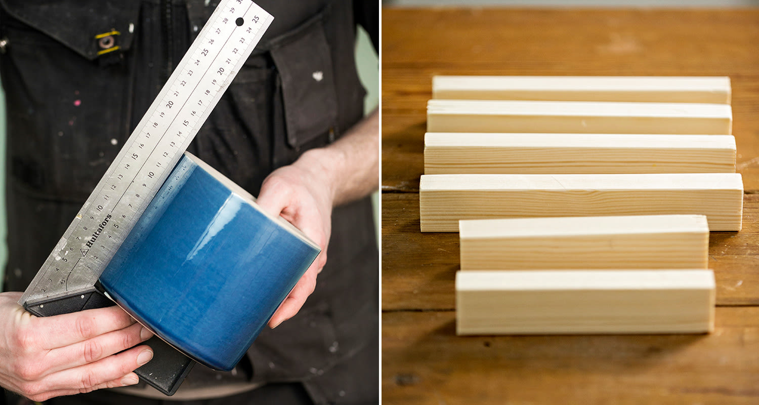 Kädet mittaavat sinistä saviruukkua metallikulmalla, oikealla vieressä vaaleita puupaloja