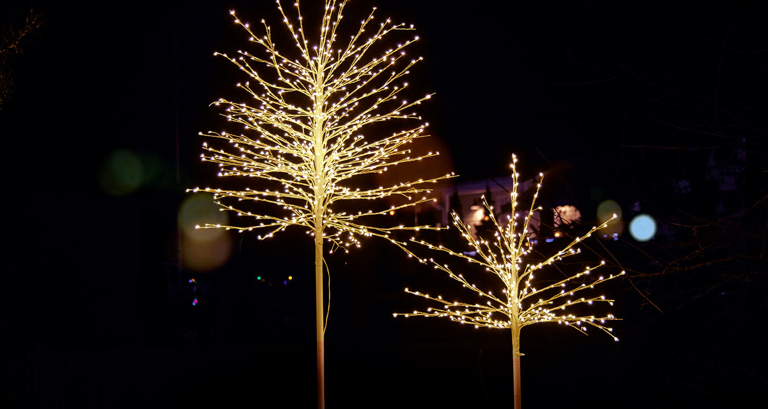 Kirkkaat valopuut tummaa taustaa vasten, valikoimaa löydät K-Raudasta