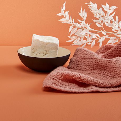 Trendiväri T1579 on kauniin aprikoosinen ja se on sävytettävissä Cellon sisämaaleihin, myynnissä K-Raudassa