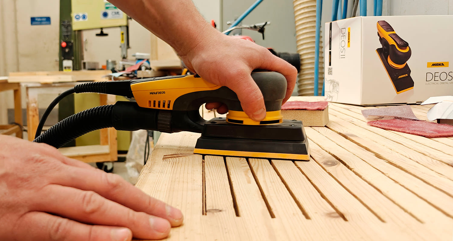 ammattilaisen-testissa-mirkan-hiomajarjestelma-krauta-ak-hiomakaytossa-tasohiomakone-mirka-deos-353