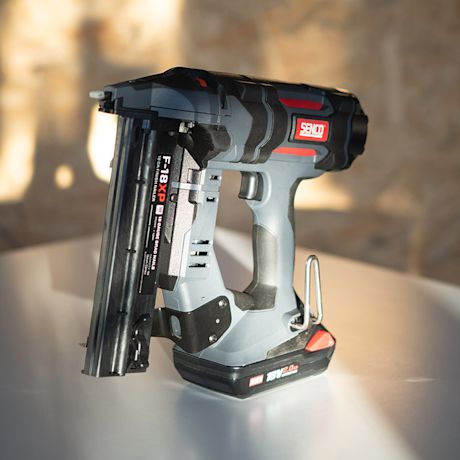 Ammattilaisella testissä viimeistelynaulain Senco Fusion F-18XP, tuotetta myy K-Rauta