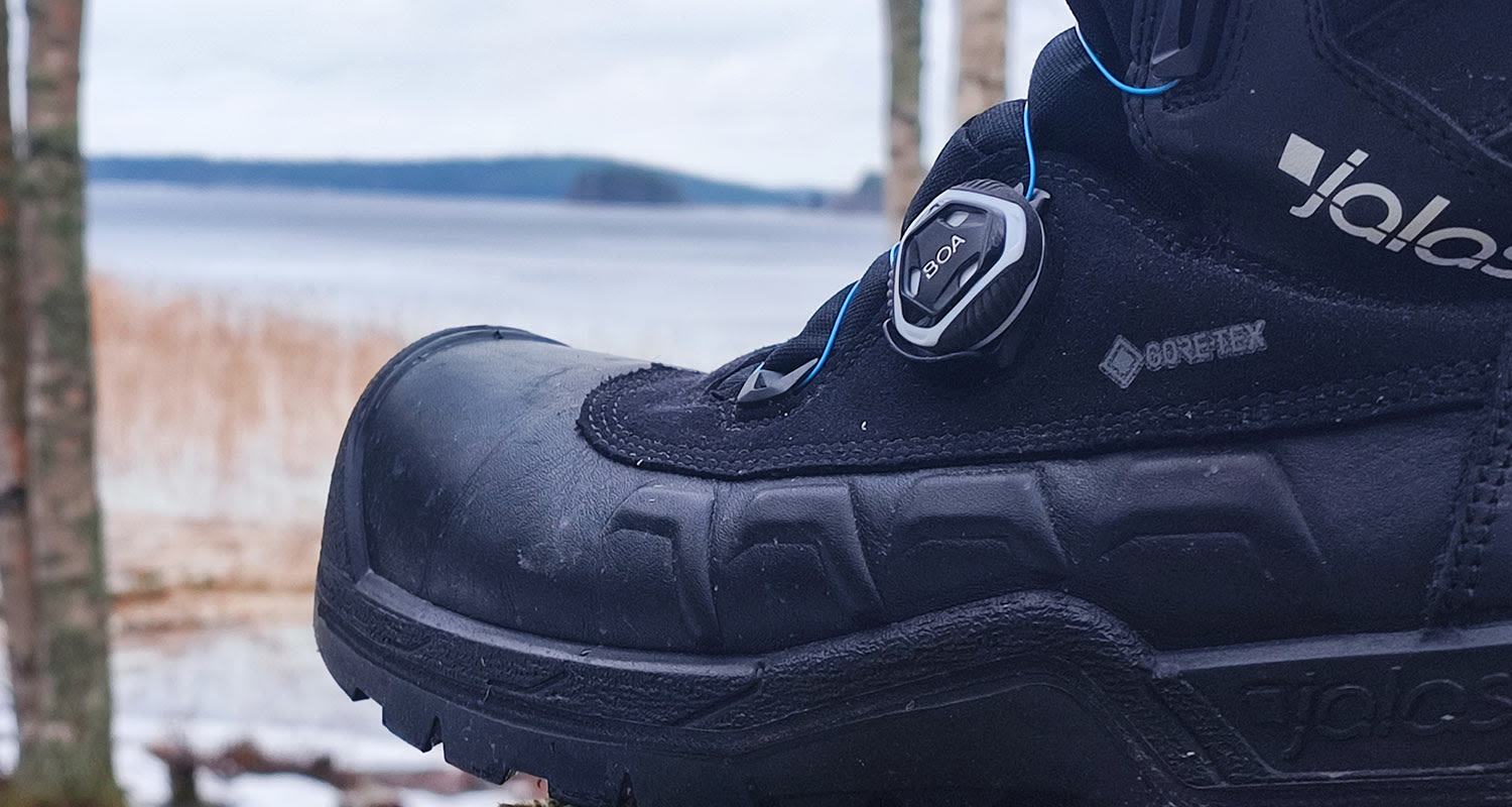 Lähikuvassa Jalaksen varrelliset turvakengät mallia 1398 Heavy Duty GTX