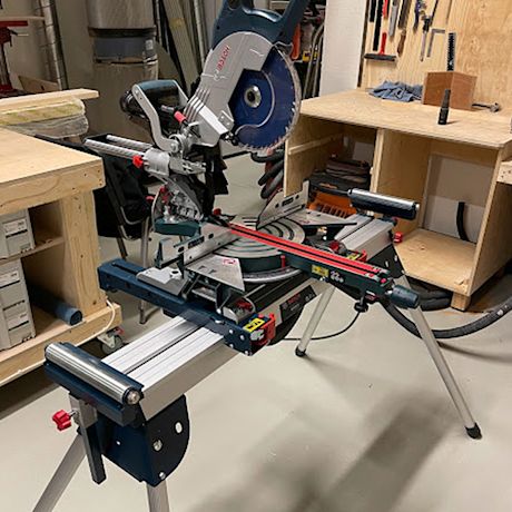 Ammattilaisen tuotetesti: Akkukatkaisu- ja jiirisaha Bosch GCM 18V-216 DC Solo kuvassa, myynnissä K-Raudassa