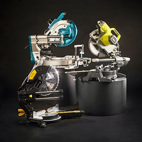 Kuvassa FXA:n, Ryobin sekä Makitan katkaisu- ja jiirisaha.