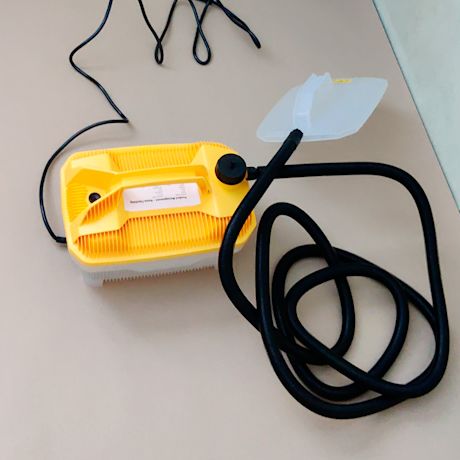 Tapetin höyryirrotin Wagner Steam Force valmiina vanhan tapetin irrottamiseen seinästä