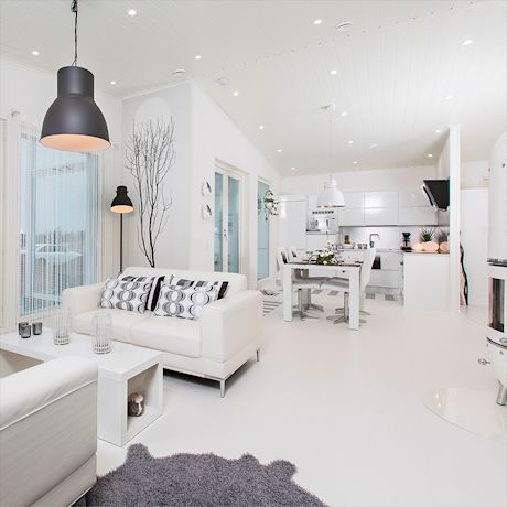 Avoin valkoinen skandinaavinen olohuone-keittiö, musta riippuvalaisin, harmaa matto