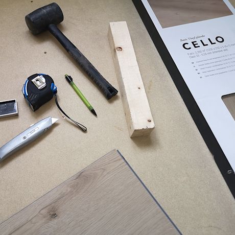 Asennukseen tarvittavat työvälineet Cello-vinyylilankun asentamisessa