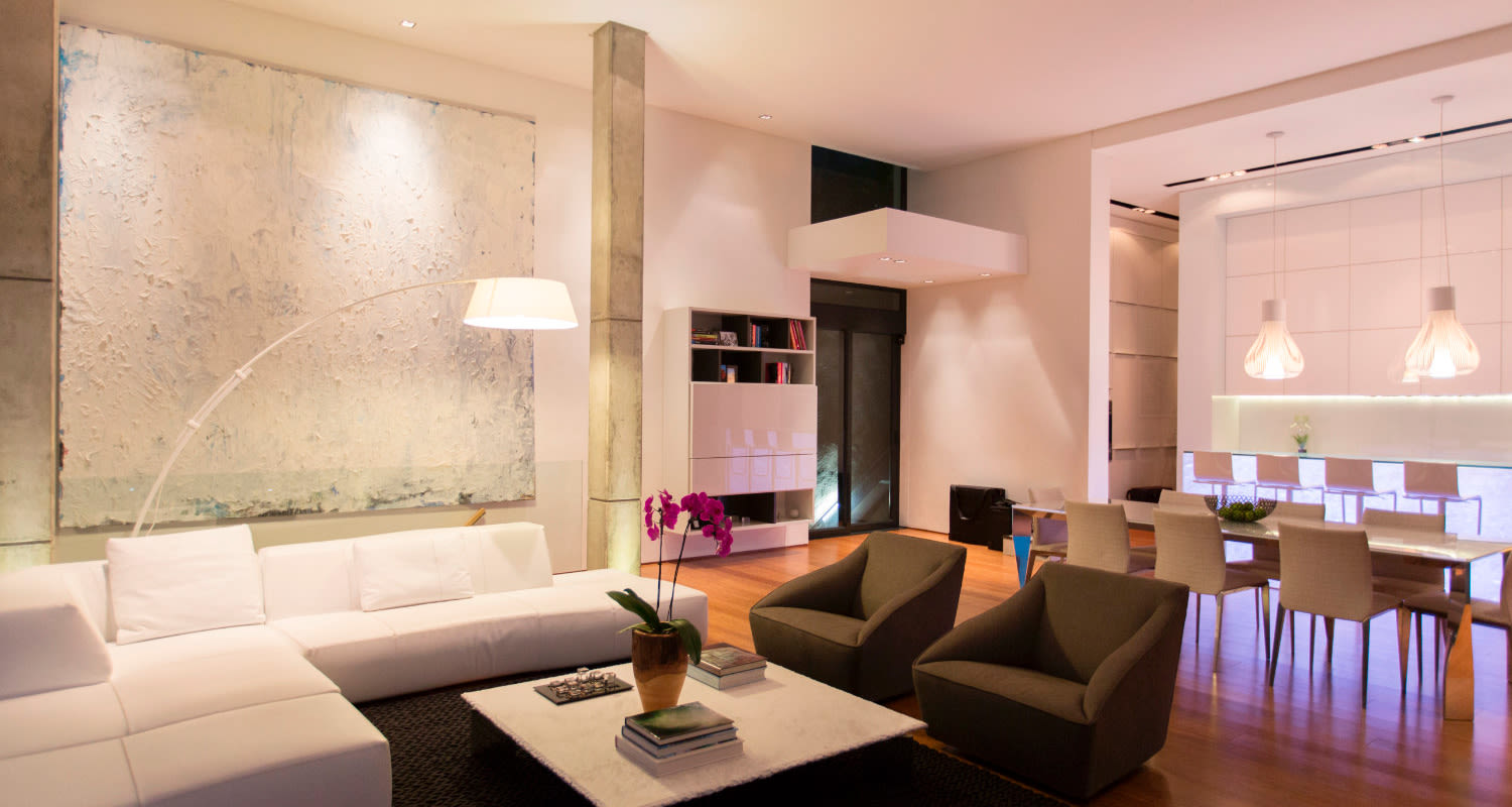 LEDVANCE SMART+ WiFi -tuotteita, joiden avulla toteutettu kodin älyvalaistus.