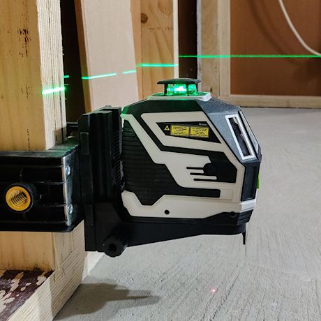 Laserliner linjalaser X2-Laser Pro testissä ammattilaisella, tuote myynnissä K-Raudassa
