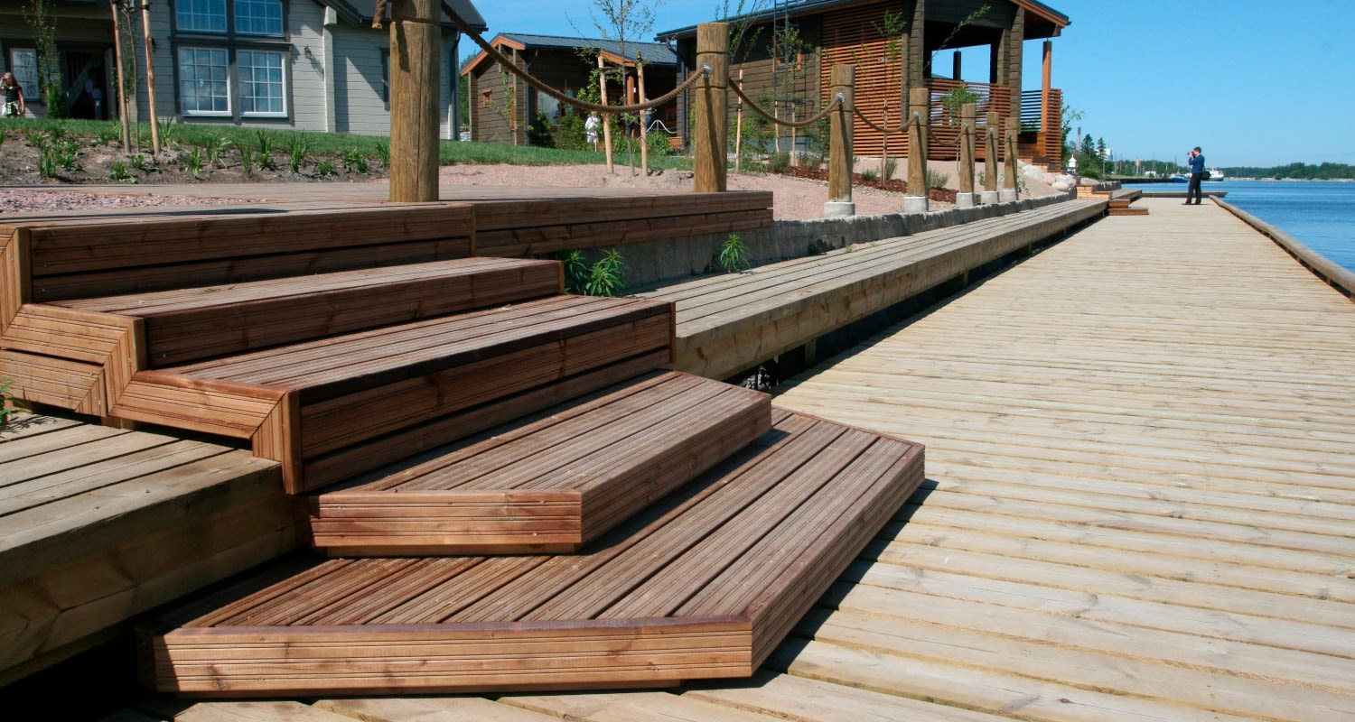 ruskea puuterassi kestopuu