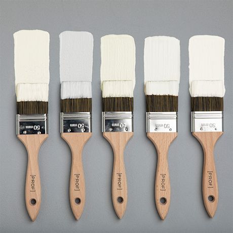 Viisi 50 mm PROF-sivellintä eri valkoisissa sävyissä harmaalla taustalla.