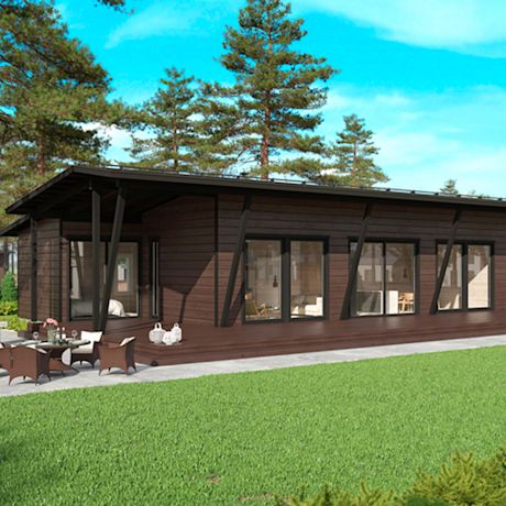 Moderni tumman puinen huvila isoine ikkunoineen, terassi, vihreä nurmikko ja männikkö.