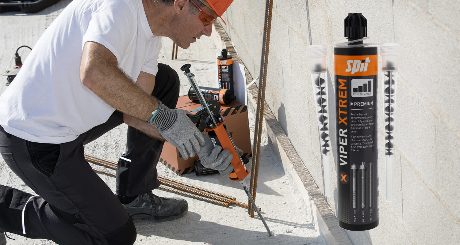 Työmies käyttää injektiomassa SPIT Viper XTREM:ia työmaalla, tuote on myynnissä K-Raudassa