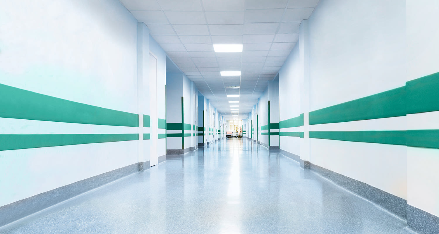 Valkoinen käytävä vihreillä raidoilla, maalattu Luja-sarjan maalilla