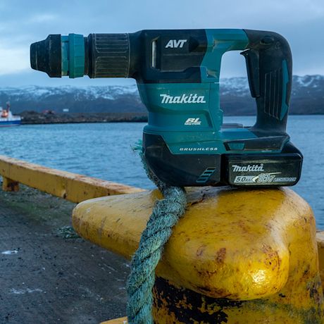 Makitan piikkauskone DHK180Z testissä työkohteessa