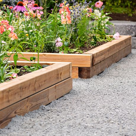 Korotettu kukkapenkki ja kukkapenkin perustaminen.