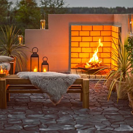 Tee itse nuotiopaikka ja valmis nuotiopaikka sisustettuna.