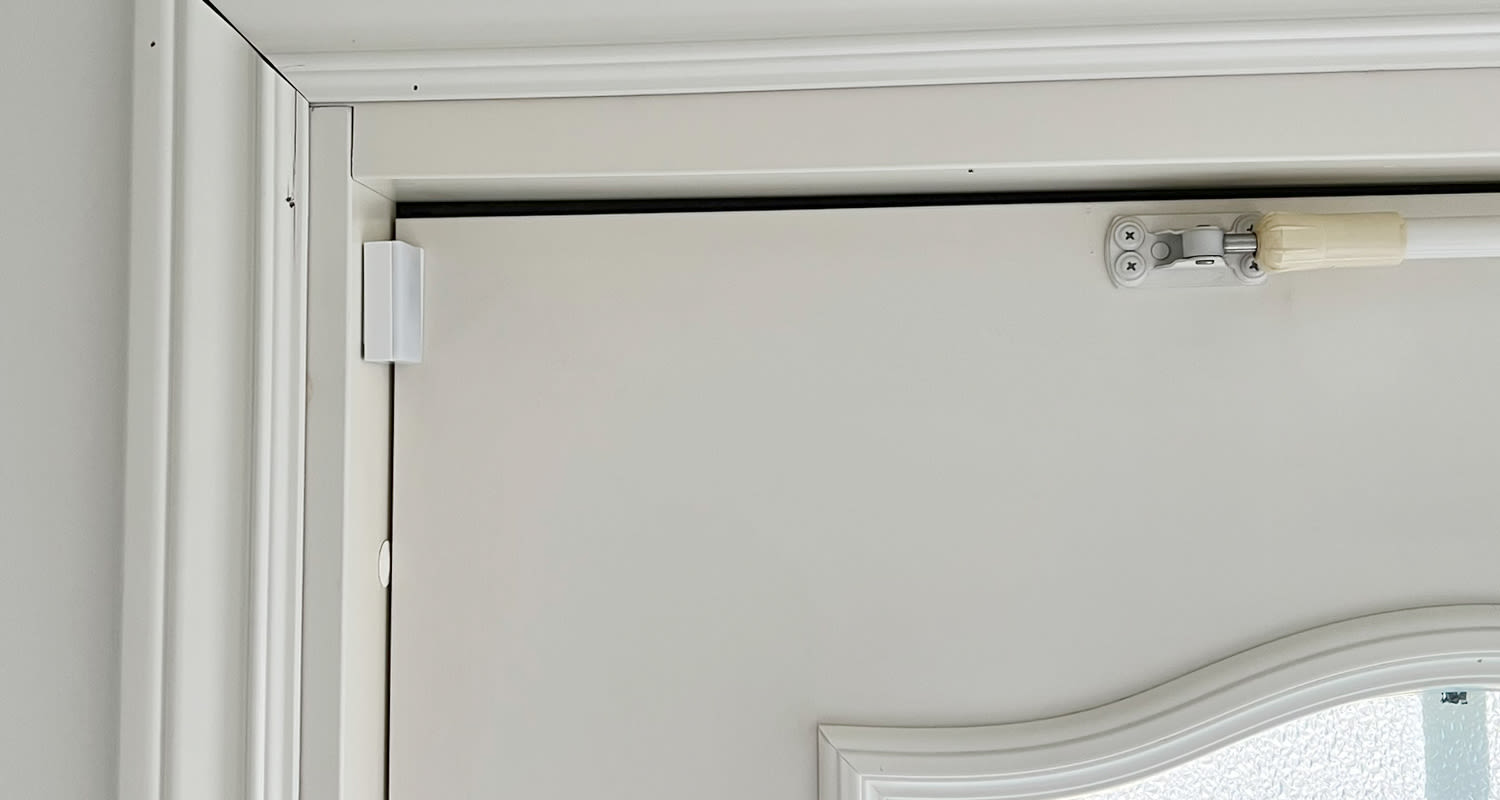 Kuvassa Wiser-ovi/ikkunatunnistin. Tuotteen voi ostaa K-Raudasta.