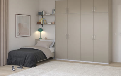 Kuvassa vaalean harmaat Cello Click vaatekaapit.