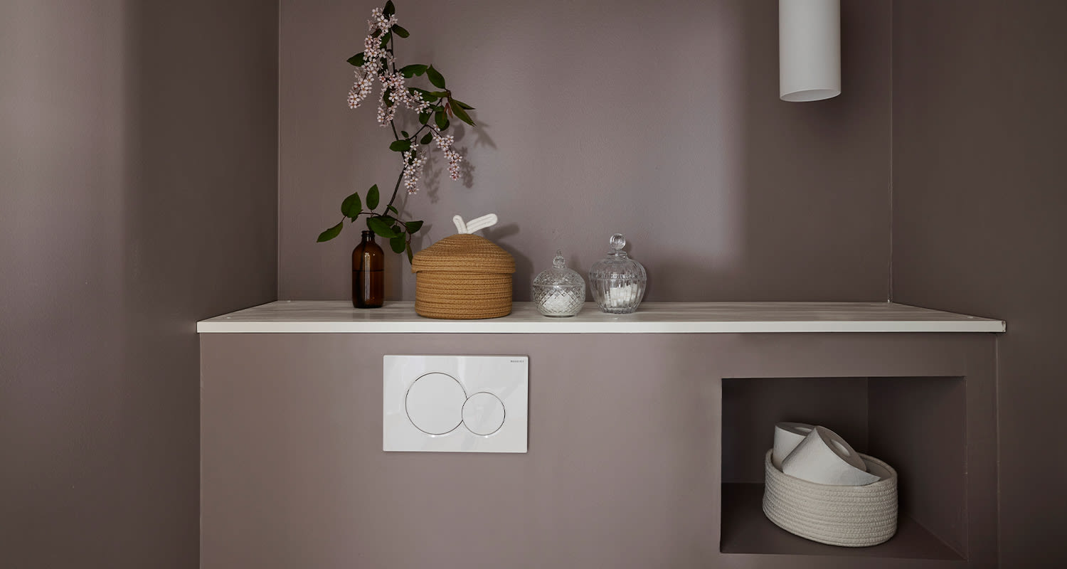 Pieni wc wc-remontin jälkeen. WC-remontti tehtiin K-Raudan tuotteilla. Kuvassa uuden wc:n laskutila.