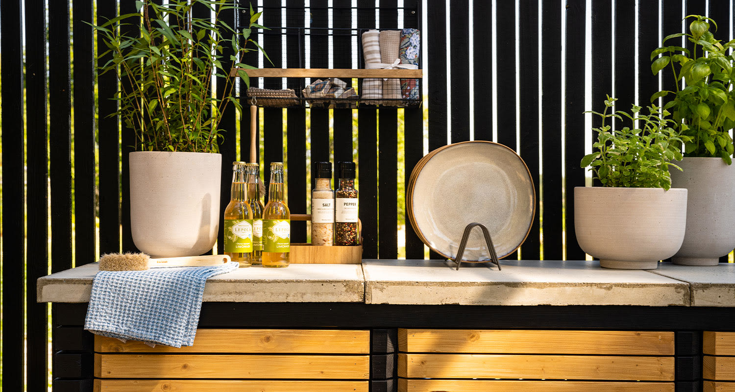 Säänkestävä betonipöytä kesäkeittiöön