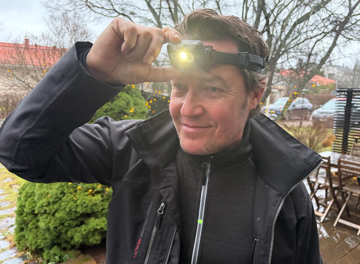 ammattilaisen-testissa-ledlenser-hf6r-core-otsavalaisin-krauta-ak-paalla