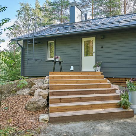 Erinin kesämökki Huvila & Huussi -ohjelmassa. Remontoinnissa mukana K-Rauta