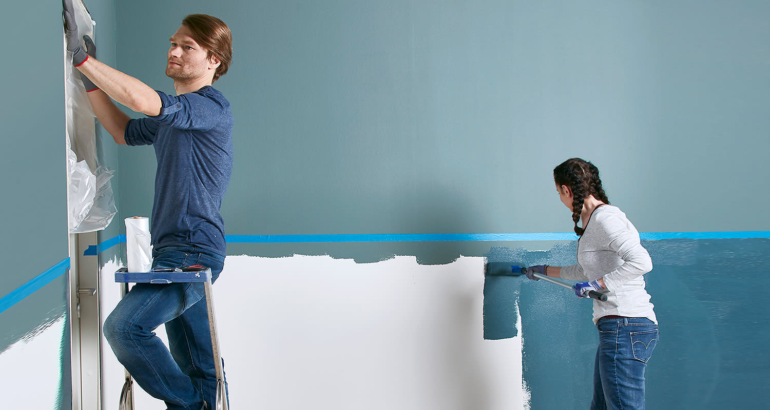 mies ja nainen maalaamassa seiniä