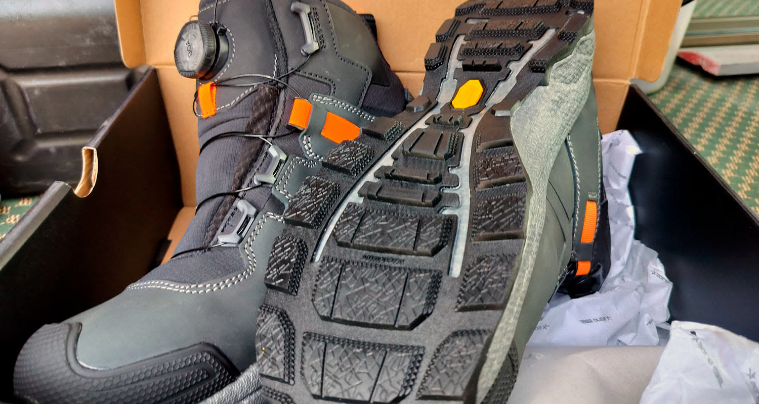 ammattilaisen-testissa-makita-akkuketjusaha-tyovaatteet-turvakengat-krauta-ak-turvakengat-solid-gear-vapor-3-mid-s3s