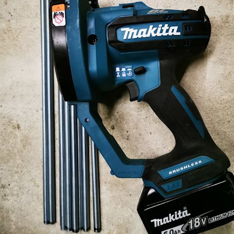 Makitan kierretankoleikkuri työmaakäytössä