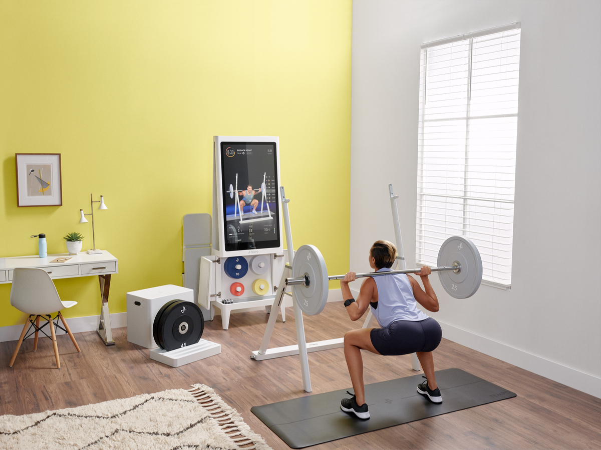 6.8Blog_WomanSquatwithaBarbell