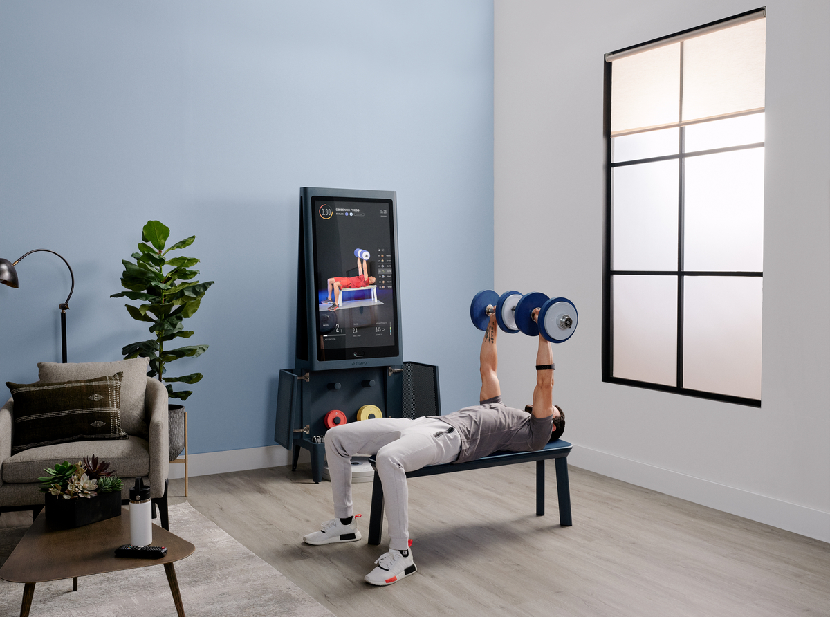 6.8Blog_ManChestPressonBench1200x892