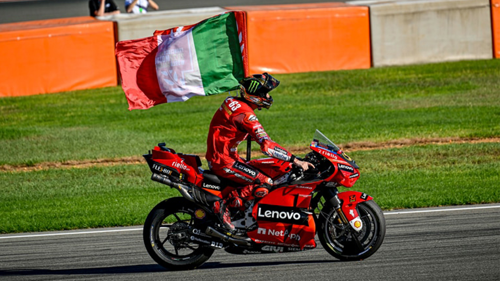 Francesco Bagnaia Et Ducati Sont Champions Du Monde Motogp