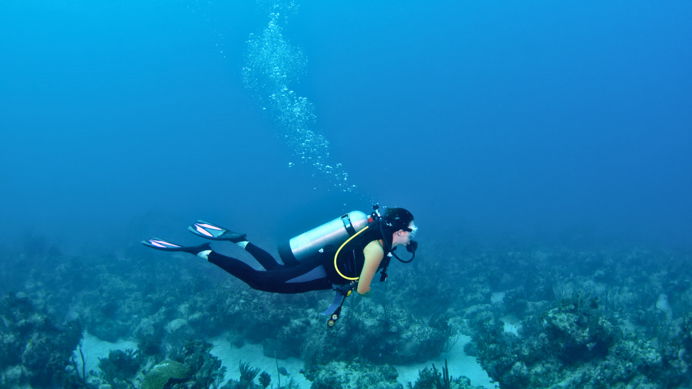 scuba-diver-Bahamas