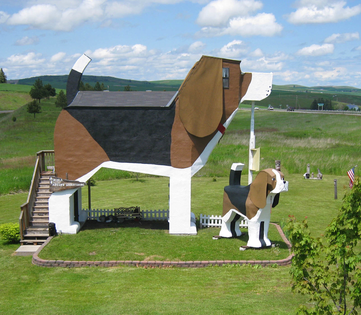 Dog Bark Park Inn, l'hotel a forma di cane